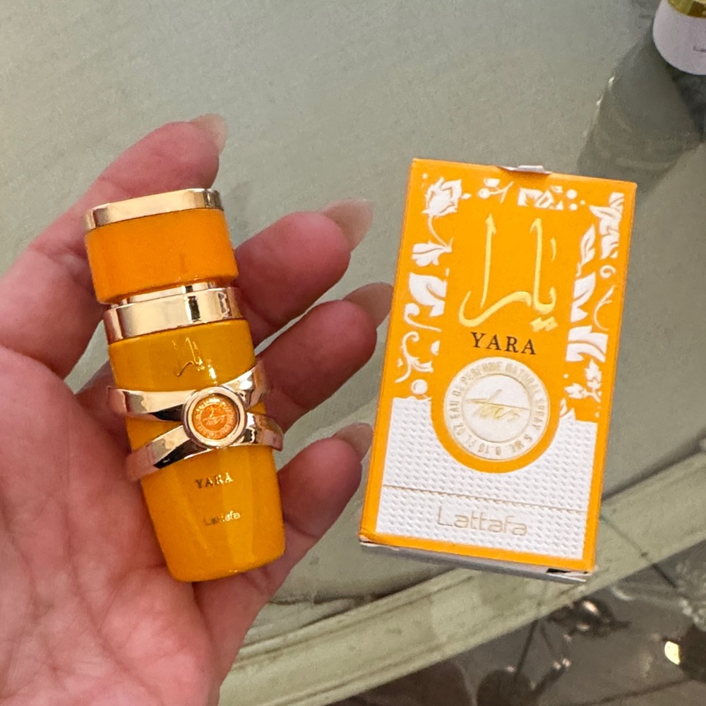 Yara Fragrance Trio - Vibrant Orange, Soft Pink, Classic White - Picture 2 of 4